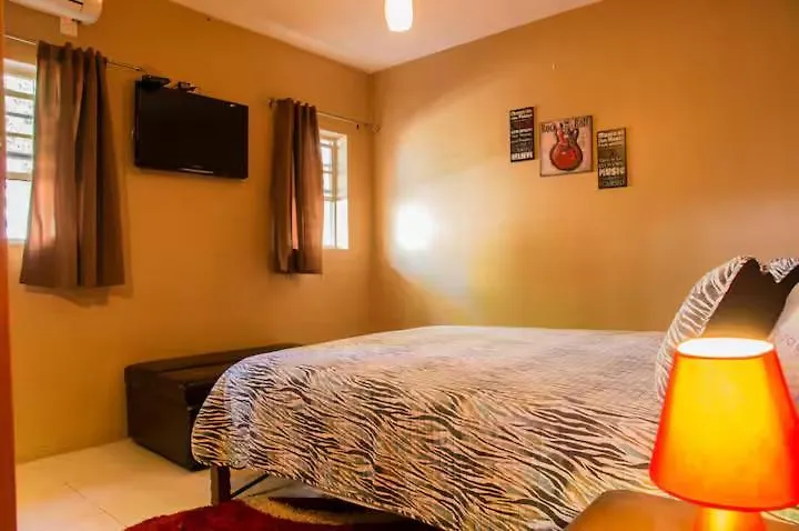 One32 Guesthouse Bejeweled Kingston Appartement
